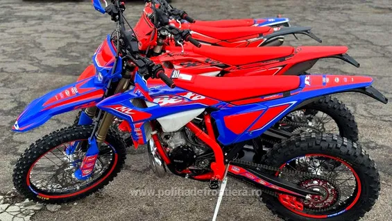 Video – Motociclete de aproximativ 30.000 de euro, căutate în Cehia, descoperite la Nădlac de polițiștii de frontieră