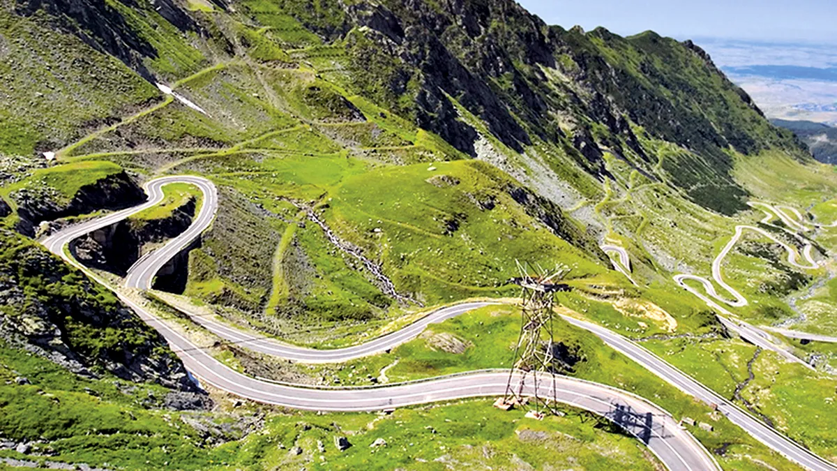 Clip video spectaculos cu recordul înregistrat de Subaru pe Transfăgărăşan 