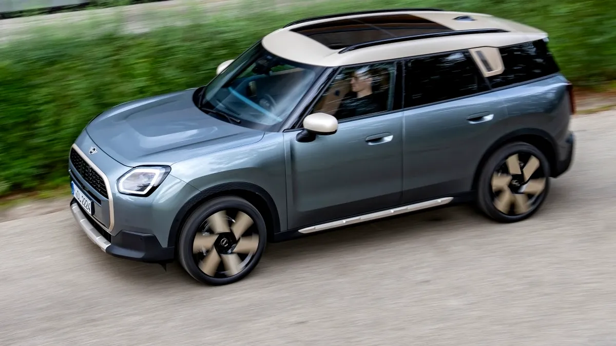 MINI Countryman ONE debutează în România cu preț sub 30.000 euro. Rival pentru Volvo EX30