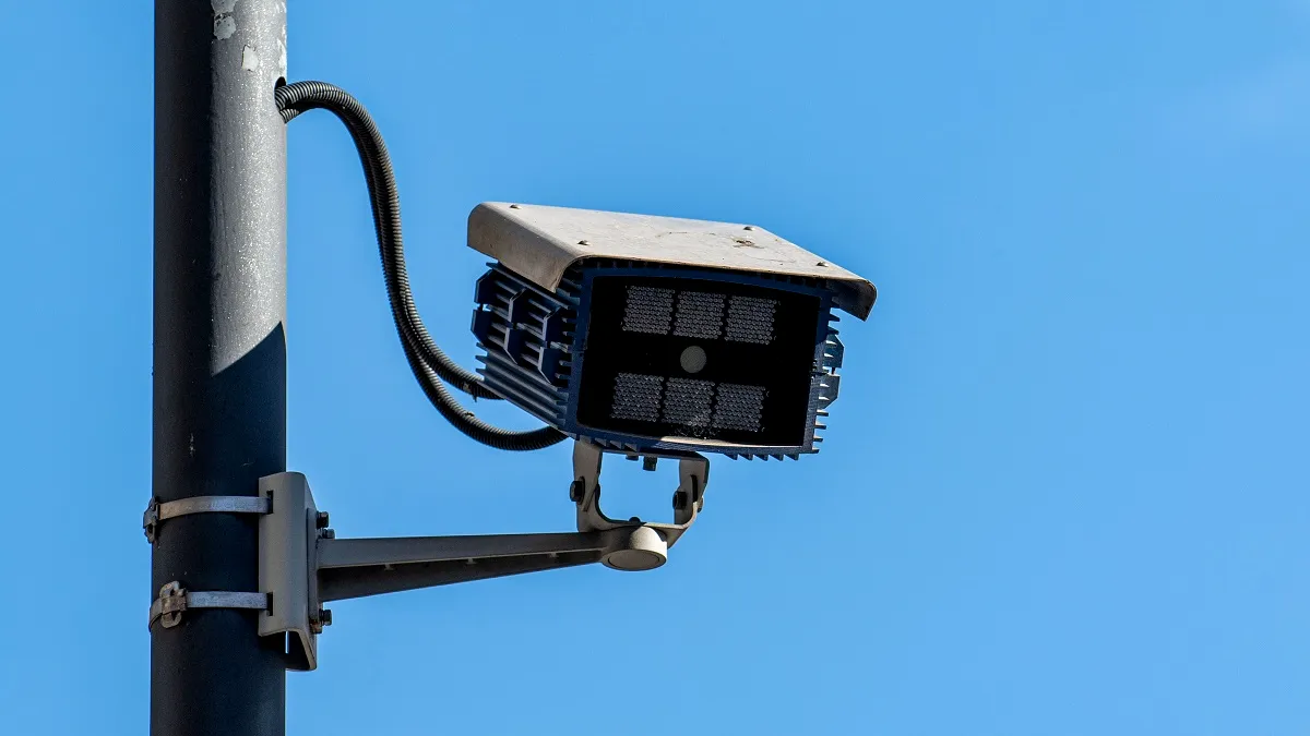 Radarele și amenzile ar putea disciplina șoferii din România - VIDEO