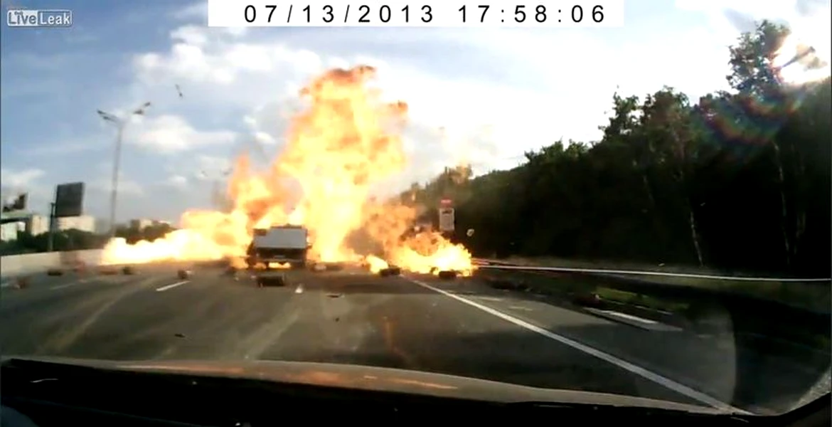 Ce ar trebui să faci când un camion plin de butelii de gaz are un accident în faţa ta? VIDEO