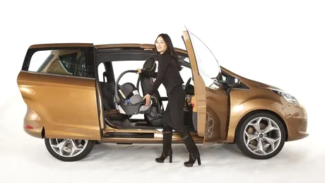 Designer Ford demonstrează avantajele lui B-Max. Plus shooting foto la... mall în Bucureşti!