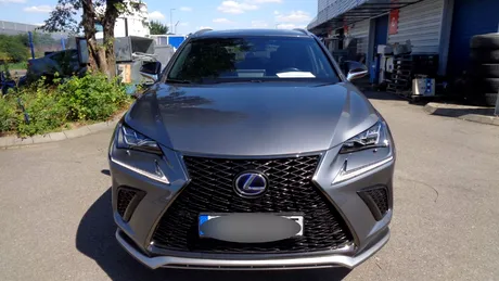 SUV-ul japonez care bate concurența germană. UniCredit Leasing vinde un Lexus cu 62.000 KM