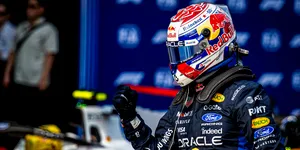 Max Verstappen obține al 50-lea pole position din carieră în Formula 1. Ferrari ocupă următoarele două poziții la Singapore
