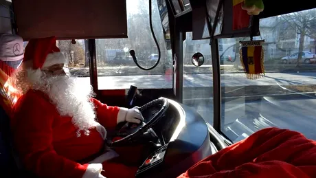 Cine și-ar fi închipuit? Moș Crăciun conduce un autobuz STB