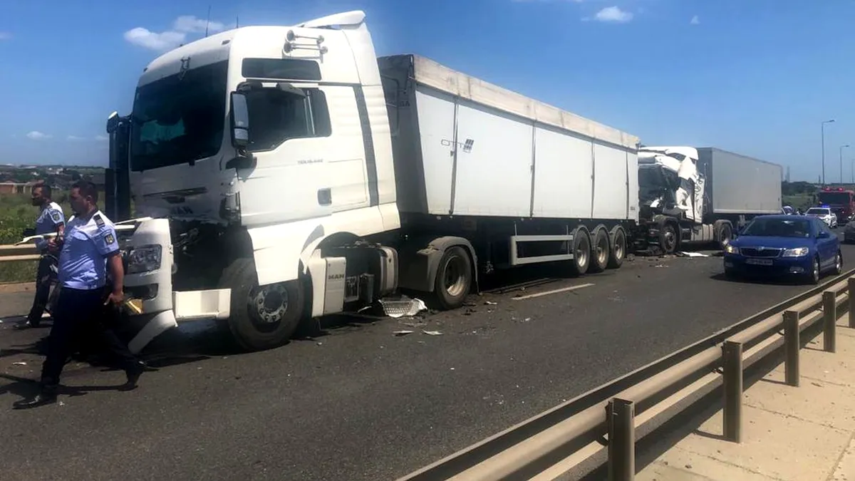 Trafic blocat pe Autostrada Soarelui. Trei TIR-uri s-au ciocnit