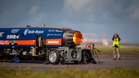 BloodHound SSC - Cea mai rapidă maşină din lume. VIDEO