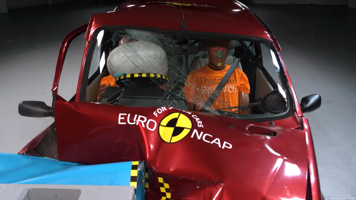 VIDEO. TOP 10 mai puțin rezistente mașini în accidente