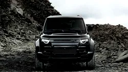Ediție specială pentru noul Land Rover Defender OCTA. Îl poți avea în orice culoare, atât timp cât este negru