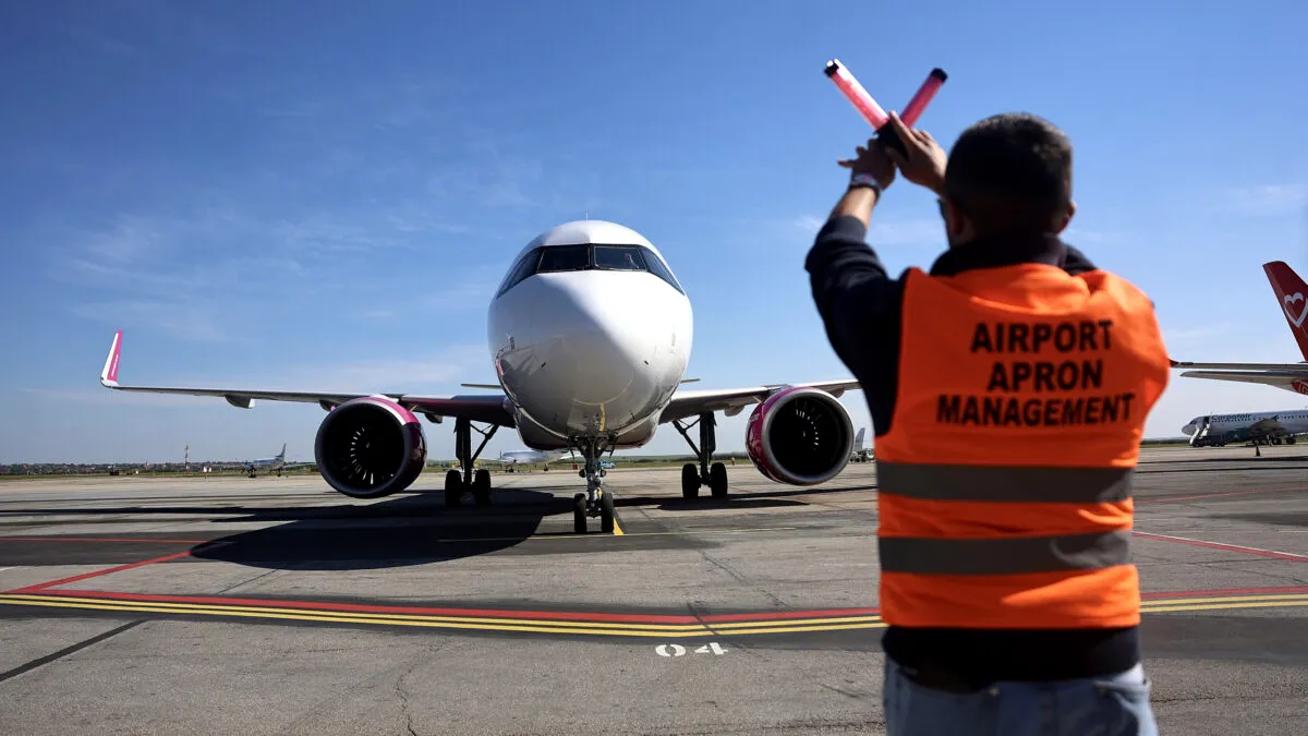 Pasagerii care fac scandal în avion ar putea fi interziși de toate companiile. Modificarea pregătită de britanici