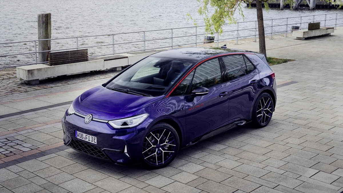 Volkswagen ID.3 GTX FIRE+ICE intră în producție: un hot hatch electric în ediție limitată