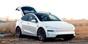 Tesla introduce versiunea Model Y cu 7 locuri în România. Cât costă SUV-ul electric ce promite 600 km WLTP