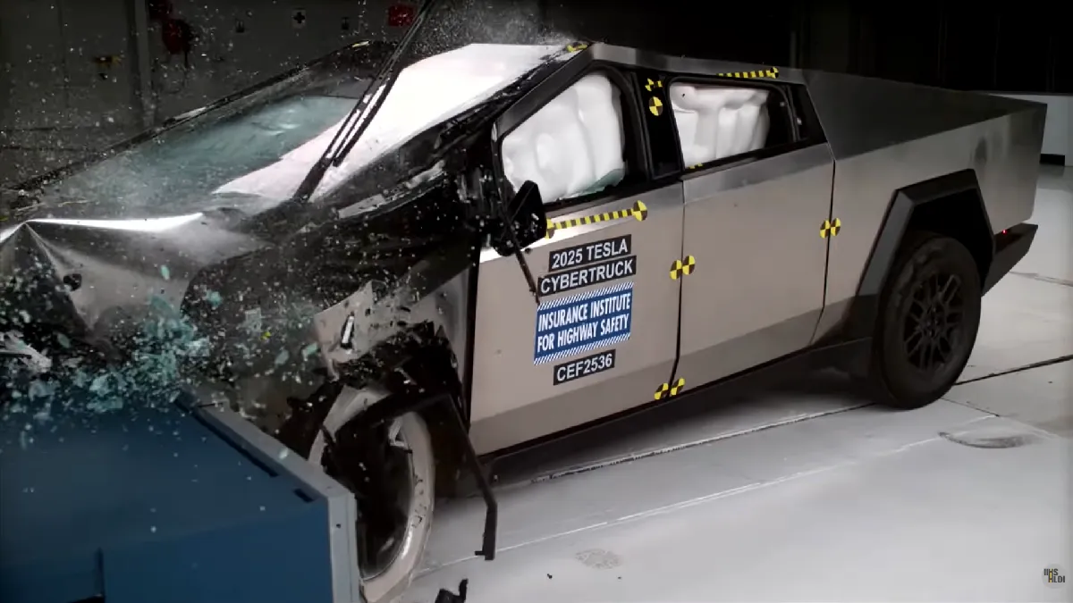 La un pas de moarte după ce pilotul automat de la Tesla Cybertruck a izbit mașina de un parapet? Procesul de 1 milion $