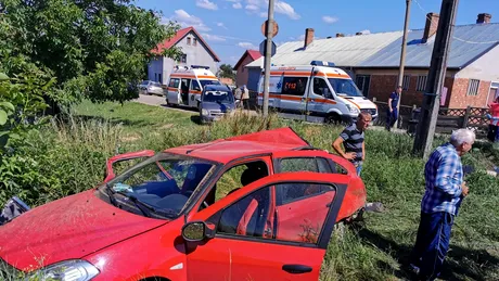 Accident grav la calea ferată în județul Bacău: trei morți și doi răniți - FOTO