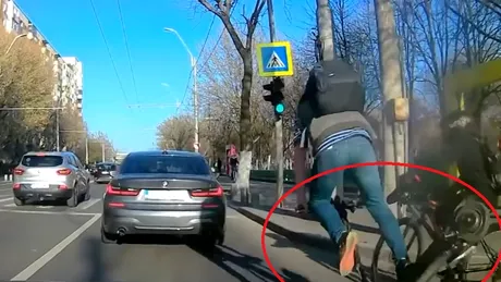 Ce se întâmplă dacă pui o frână bruscă în timp ce mergi cu trotineta electrică. ”Test” în traficul din București - VIDEO