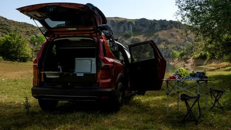 Spaniolii de la Camperiz au transformat Dacia Jogger într-un camper ideal pentru vacanță