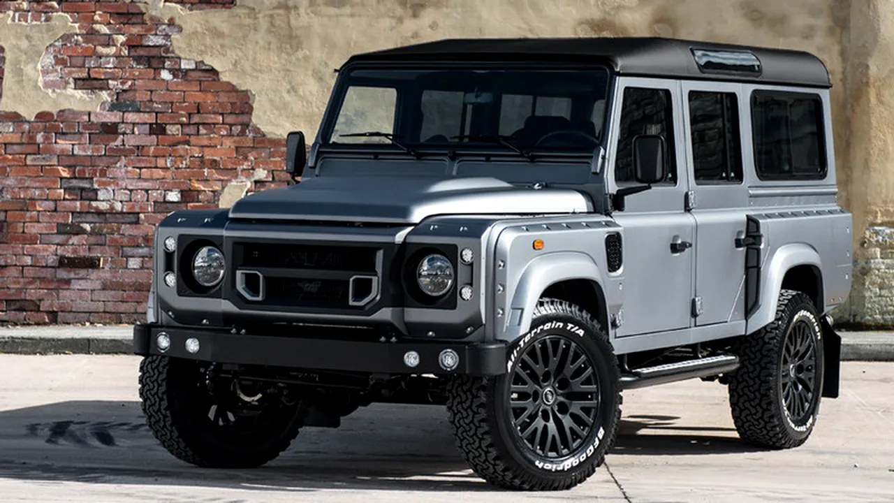 1-0-land-rover-defender-kahn-design-front 