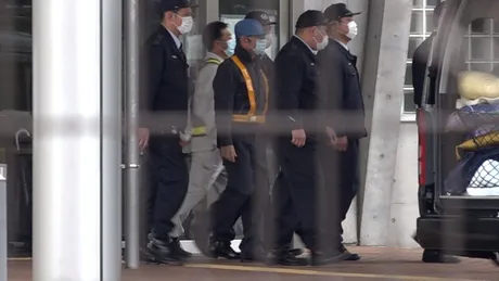 În aşteptarea procesului, Carlos Ghosn este strict supravegheat. Fostul executiv Renault a ieşit din închisoare deghizat - VIDEO