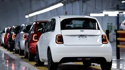 Fiat a început asamblarea primelor unități ale noului 500 Hybrid