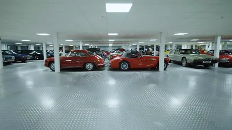 Un britanic deține o colecție de 400 de mașini. Modele rare ce valorează peste 45 mil. de euro - VIDEO
