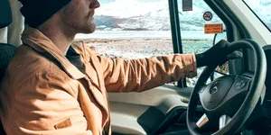 Ce tip de dubă poți conduce în 2026 dacă ai permis Categoria B. Este legal să faci distribuție sau curierat?