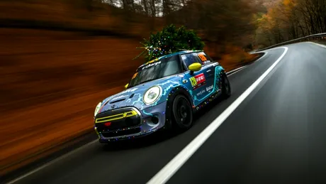 Racing MIMI a fost transformat în sania lui Moș Crăciun. Ședință foto de sărbătoare
