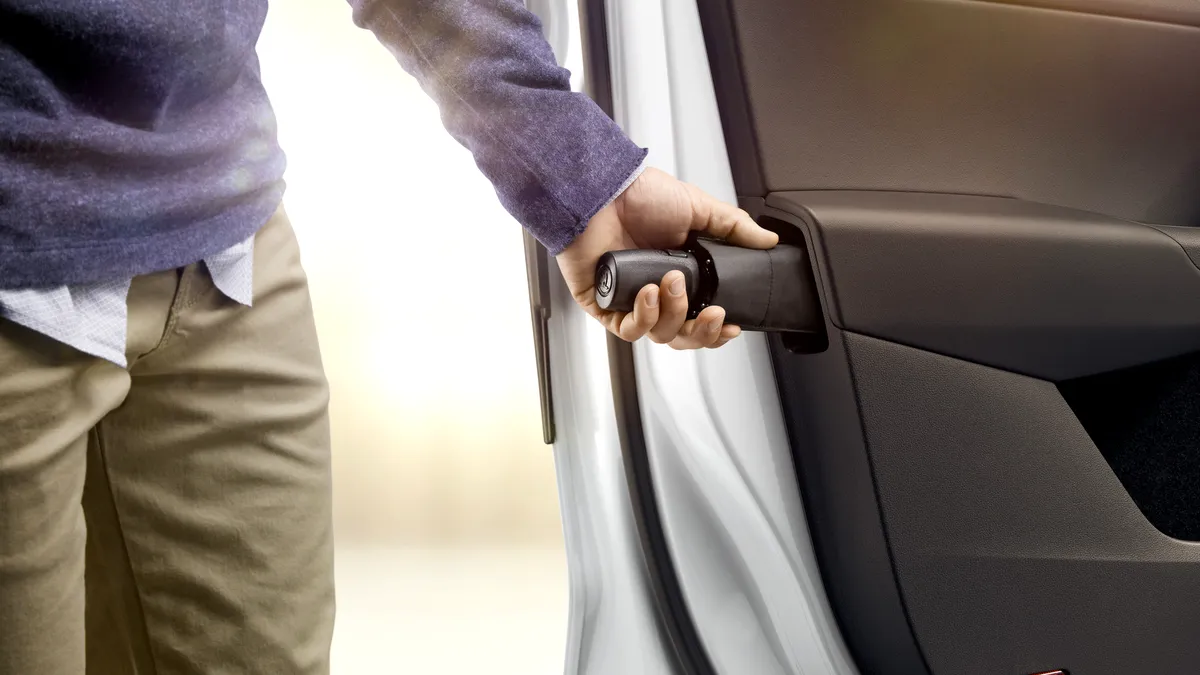 Maşinile Skoda vin cu umbrele încorporate în uşi