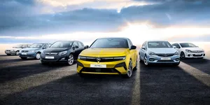 Opel Astra împlinește 35 de ani. Prima generație a devenit cel mai vândut model din istoria mărcii