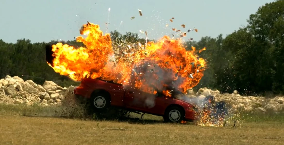 VIDEO: Aşa explodează un Chevy Cavalier în slow motion