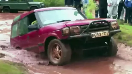 Un sfert de secol de Land Rover Discovery, sărbătorit cu ajutorul proprietarilor. VIDEO