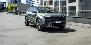 <span class='prepend'>Foto |</span> Jeep aniversează 85 de ani de existență cu o ediție specială de Avenger. Aceasta va fi vârful gamei SUV-ului compact
