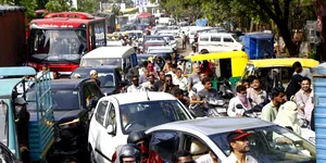 India cere oamenilor să revină la telemuncă pentru a reduce consumul de benzină și motorină