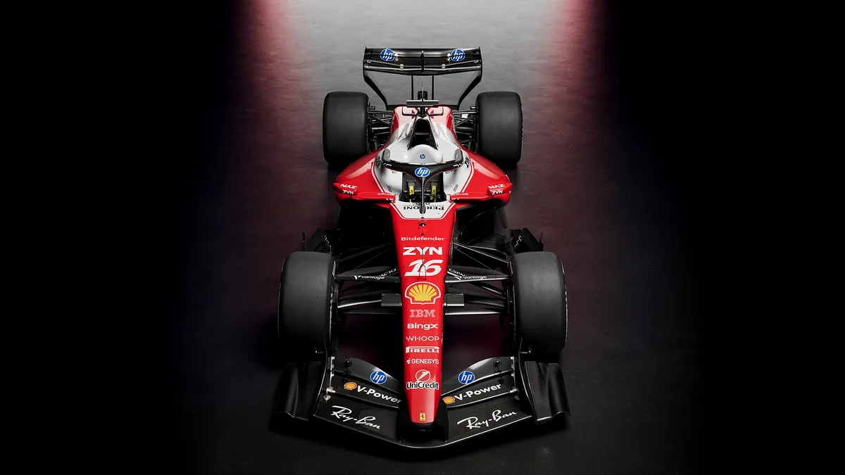 FOTO Ferrari a lansat monopostul său de Formula 1 pentru 2026. „Tifosi” au așteptat toată noaptea pentru a vedea mașina Scuderiei