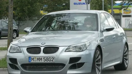BMW M5 trece la V8