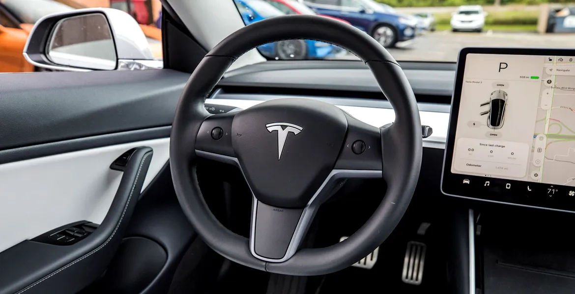 Acţiunile Tesla intră în picaj pe fondul scăderii livrărilor de maşini