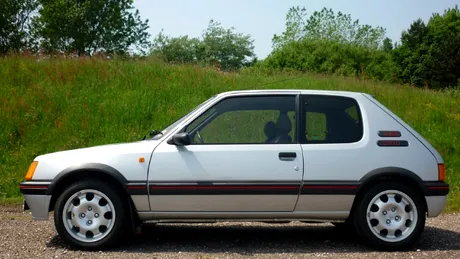 Un Peugeot 205 GTI din 1989, vândut la un preţ record - GALERIE FOTO