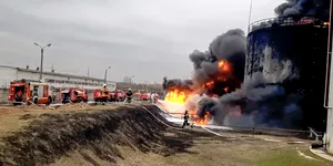 Ucraina aruncă în aer un important depozit de petrol din Krasnodar. Rusia, obligată să închidă drumurile spre Crimeea
