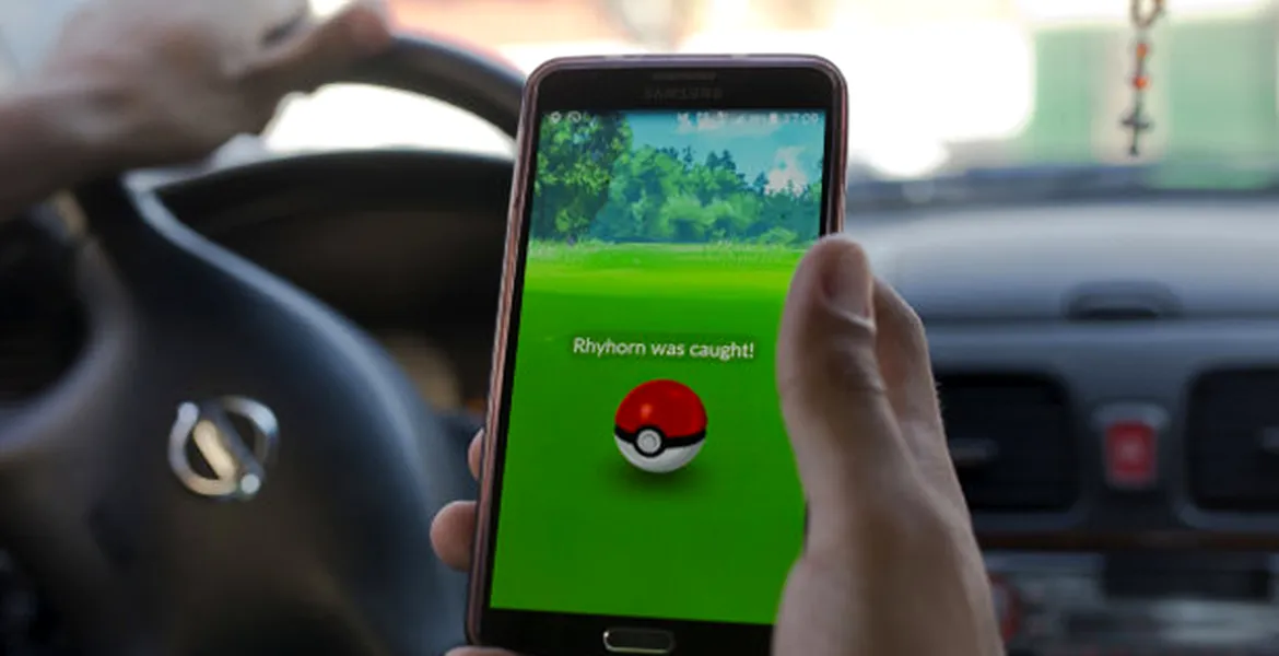 VIDEO – Taximetrist care joacă Pokemon Go în timpul unei curse