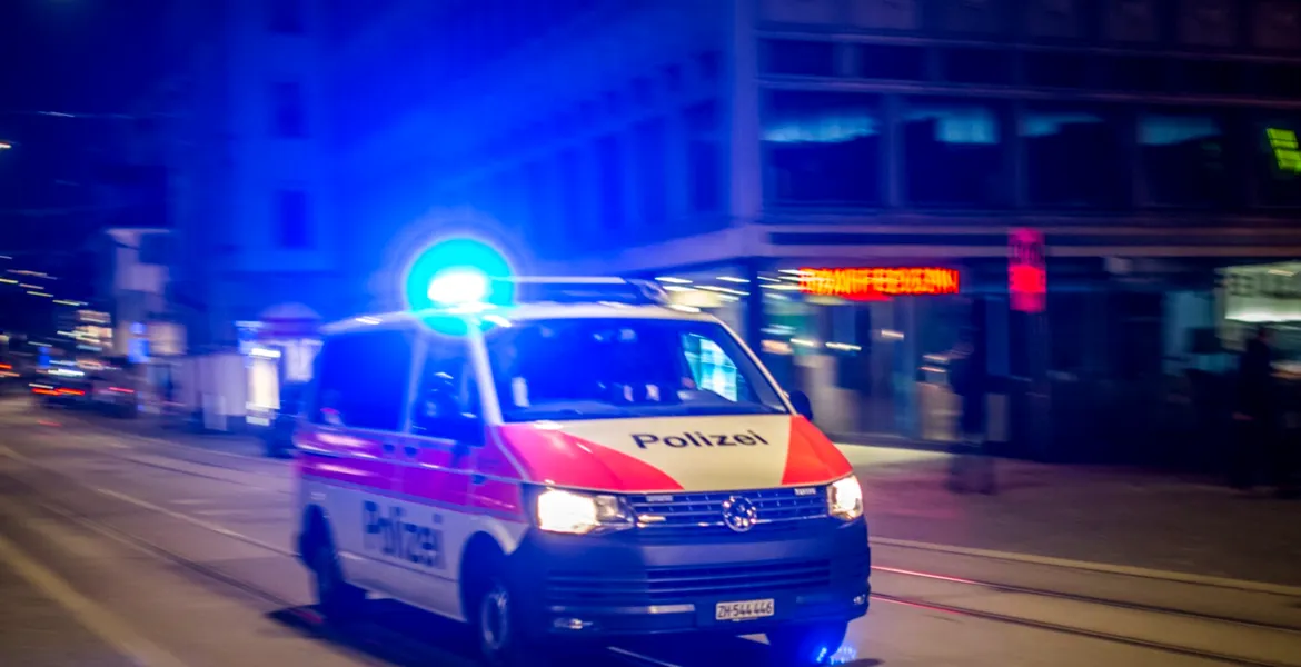 Ce pățești dacă participi la curse ilegale de mașini în Elveția? În România polițiștii te aplaudă