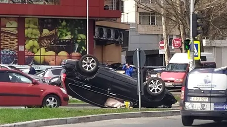 Cum a reușit o Dacia Logan să răstoarne un SUV Honda la Chișinău?