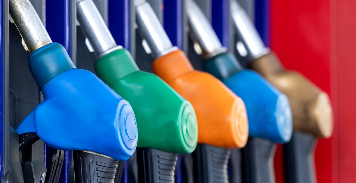 Se scumpește carburantul! Cât va costa, de la 1 august, un plin de carburant pentru o Dacia Logan
