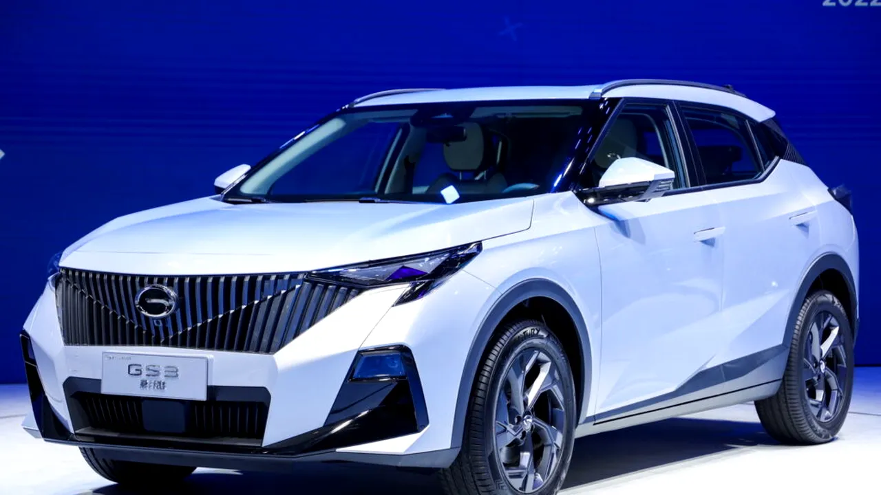 https___www.carscoops.com_wp-content_uploads_2023_01_GAC-Trumpchi-GS3-Exterior-Live-Pics-1-1024x683 