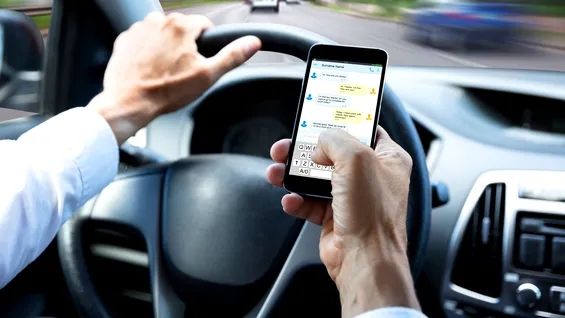 2025: Toți românii vor avea permis auto pe telefonul mobil. Când începe implementarea proiectului