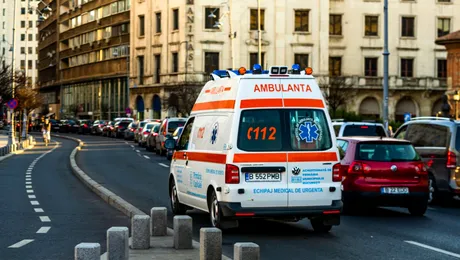 VIDEO | Ce pățește un șofer care nu lasă ambulanța să treacă. Regula impusă de noul Cod Rutier 2025