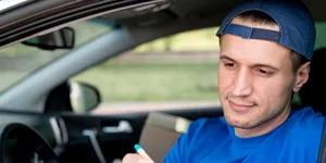 Prim pas pentru ca șoferii care își uită permisul acasă să nu mai fie amendați. Senatul a adoptat proiectul