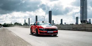 <span class='prepend'>Video |</span> Carlos Sainz a efectuat primele tururi pe cel mai nou circuit de Formula 1 al Spaniei într-un Ford Mustang. „Madring” are debutul programat pentru 11 septembrie