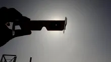 Cât costă și de unde poți cumpăra ochelarii pentru eclipsa de Soare de miercuri