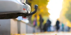 Cârlig de remorcă neomologat: Cât e amenda în 2026 și ce trebuie să faci ca să intri în legalitate