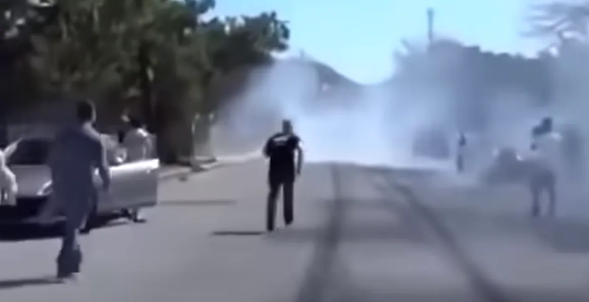 Un Corvette Z06 încearcă să facă un burnout spectaculos însă eşuează lamentabil – VIDEO