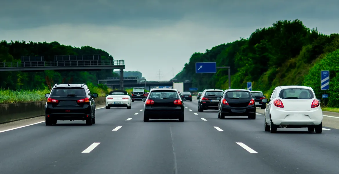 Peste jumătate dintre șoferii germani vor limită de viteză pe Autobahn